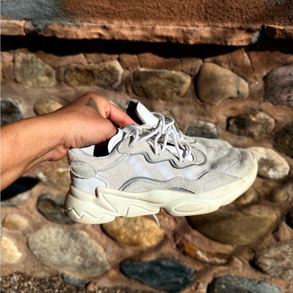 Adidas Ozwigo White Cream & grey Sneakers